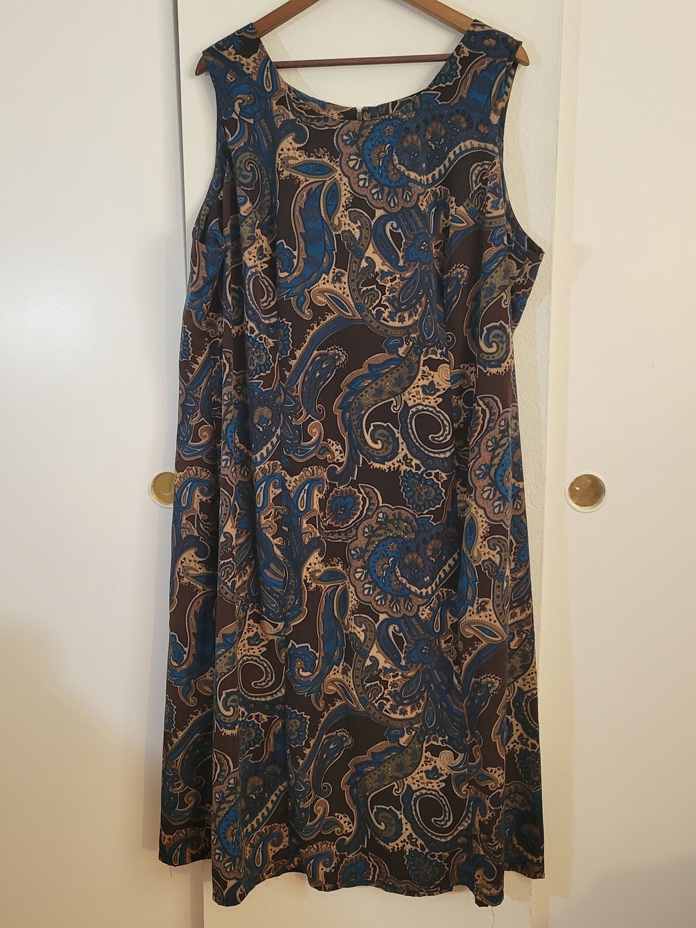 Studio I Sleeveless Paisley Midi Dress in Brown and Blue